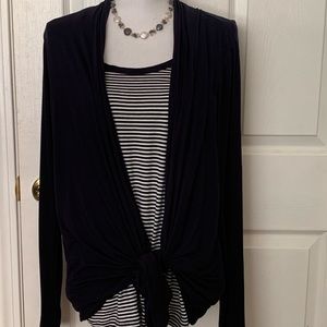 Beautiful Karen Kane tie front lightweight top